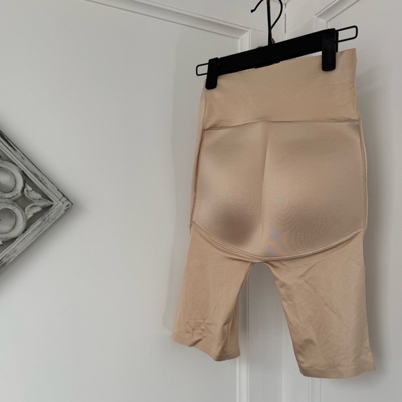 🏷️NWT- HeyShape - Shorts - Picture 2 of 6